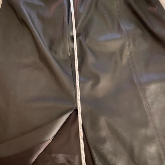 Gorgeous black leather pencil skirt 🖤 - Picture 8 of 8